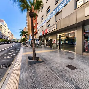 holidays2malaga-salitre-1-bedroom-high-speed-wifi.hotelsinnerja.org/